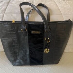 Adrienne Vittadini Black Laptop Bag with Quilted Design